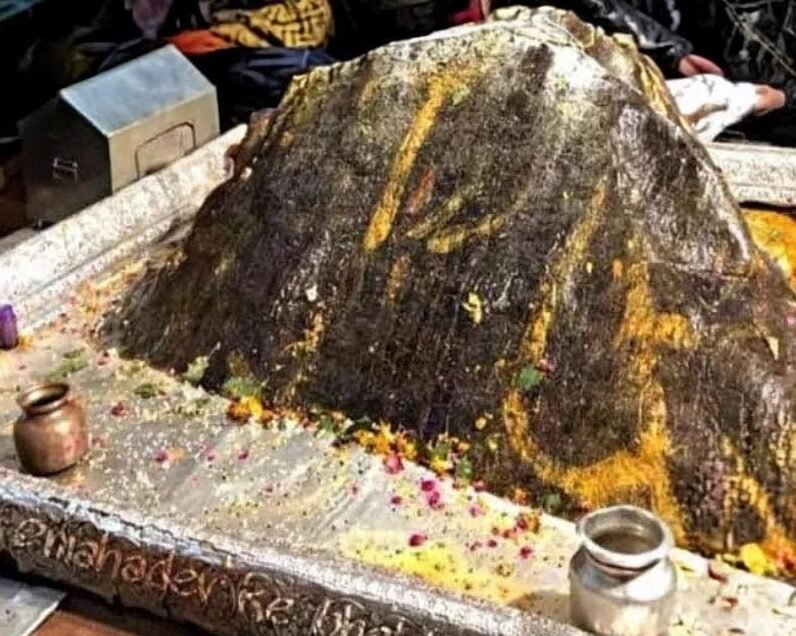 kedarnath temple garbh grah